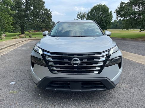 Used 2025 Nissan Rogue SV image 8