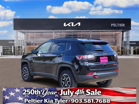Used 2025 Jeep Compass Trailhawk w/ Trailhawk Elite Group AWD/4WD image 4