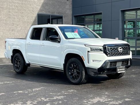 Certified 2023 Nissan Frontier SV w/ Midnight Edition Package image 9