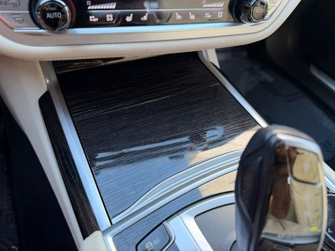 Used 2017 BMW 740i RWD image 39