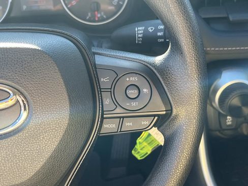 Used 2021 Toyota RAV4 LE image 26