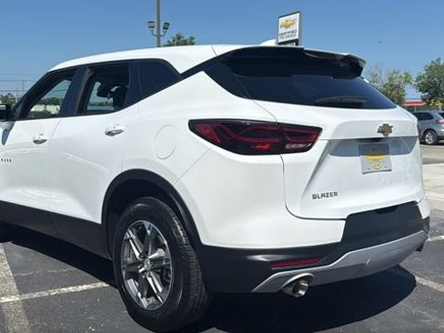 Used 2025 Chevrolet Blazer LT FWD image 5