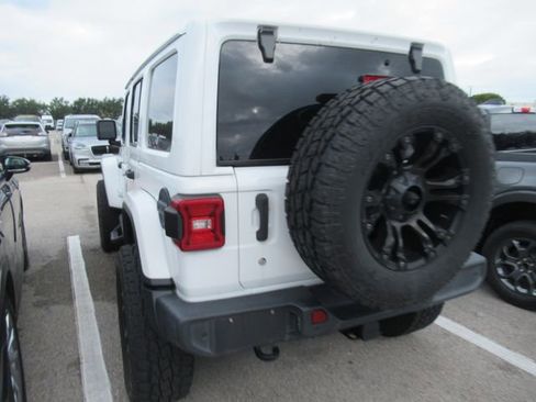Used 2020 Jeep Wrangler Unlimited Sahara AWD/4WD image 4