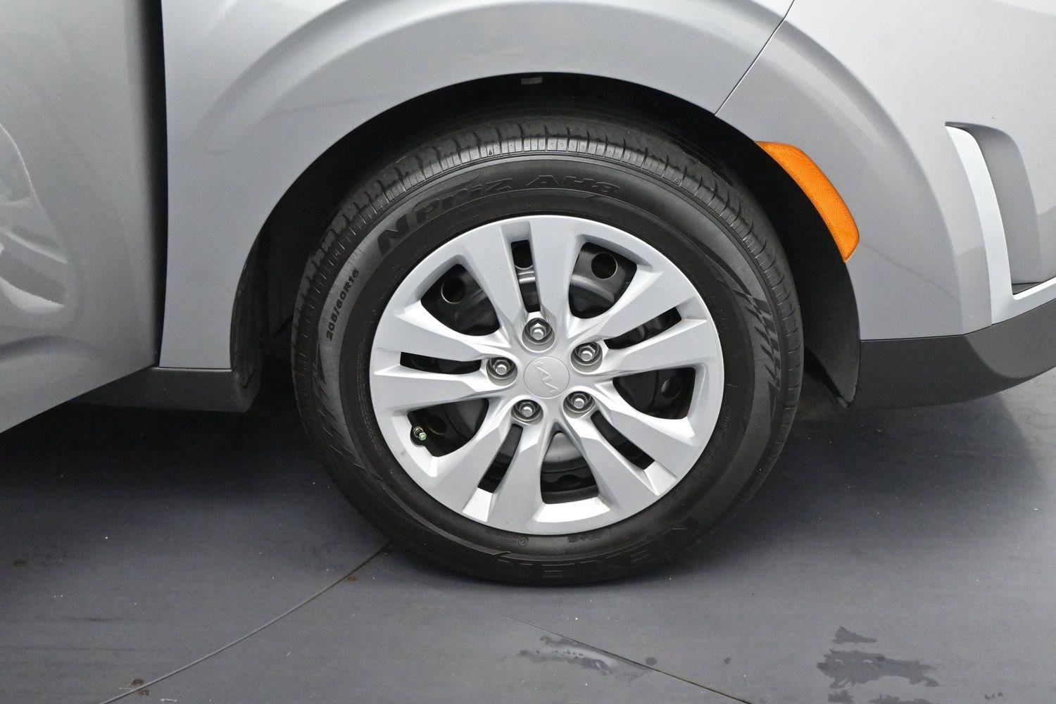 Used 2025 Kia Soul LX FWD image 28