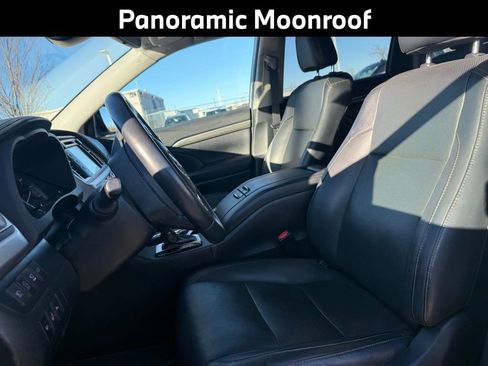 Used 2019 Toyota Highlander Limited Platinum image 10