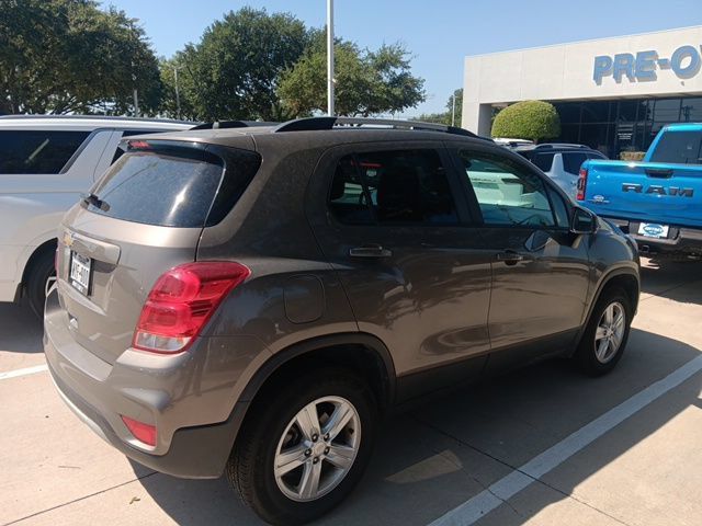 Used 2021 Chevrolet Trax LT AWD/4WD image 2