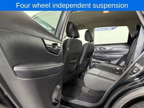 Used 2018 Nissan Rogue S image 11