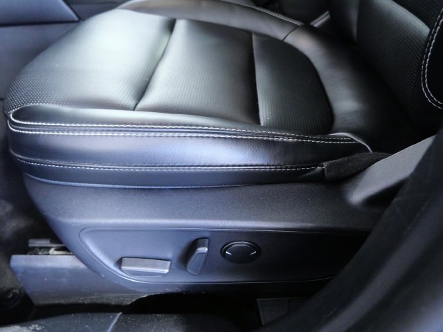 Certified 2025 Ford Escape Platinum AWD/4WD image 17