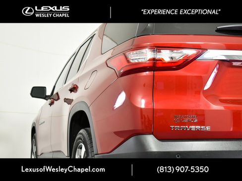 Used 2021 Chevrolet Traverse LT w/ LT Premium Package image 9