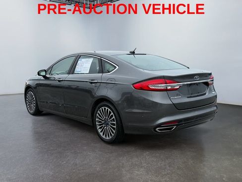 Used 2017 Ford Fusion SE w/ Fusion SE Technology Package FWD image 5