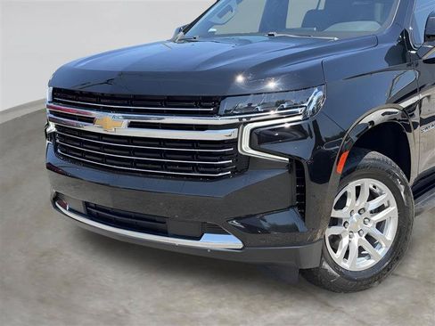 Used 2022 Chevrolet Suburban LT RWD image 5