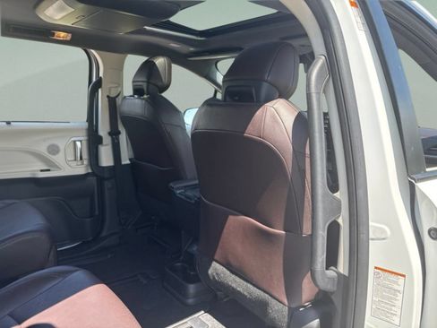 Used 2022 Toyota Sienna Platinum FWD image 21