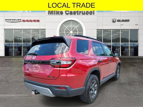 Used 2025 Honda Pilot TrailSport image 4