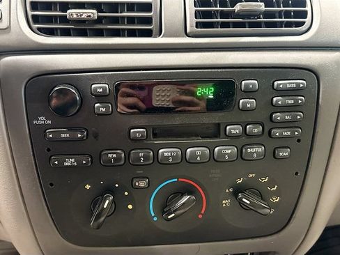 Used 2004 Ford Taurus SE FWD image 13