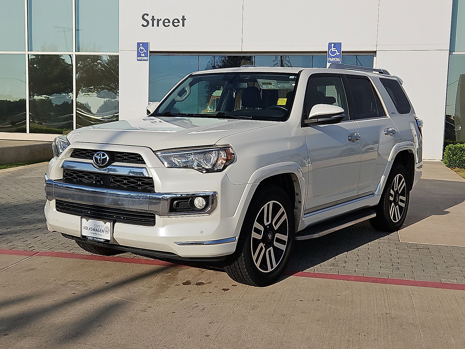 Used 2015 Toyota 4Runner Limited AWD/4WD image 4