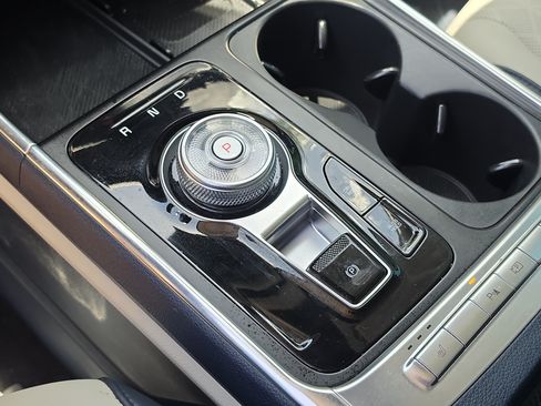 Certified 2025 Kia Carnival EX FWD image 27