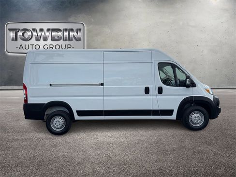 Used 2025 RAM ProMaster 2500 w/ Premium Convenience Group image 3