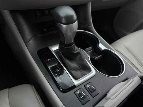 Used 2018 Toyota Highlander XLE FWD image 18