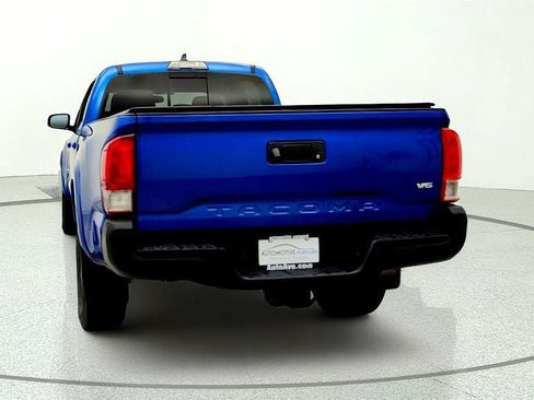 Used 2017 Toyota Tacoma TRD Sport w/ Tow Package AWD/4WD image 6