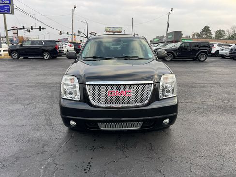 Used 2011 GMC Yukon XL Denali image 3