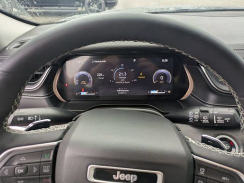 Used 2023 Jeep Grand Cherokee Limited AWD/4WD image 18