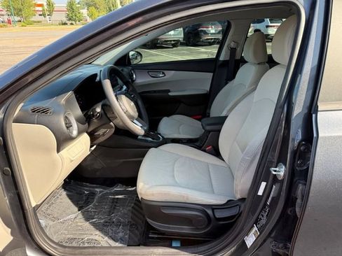 Used 2022 Kia Forte LXS FWD image 12