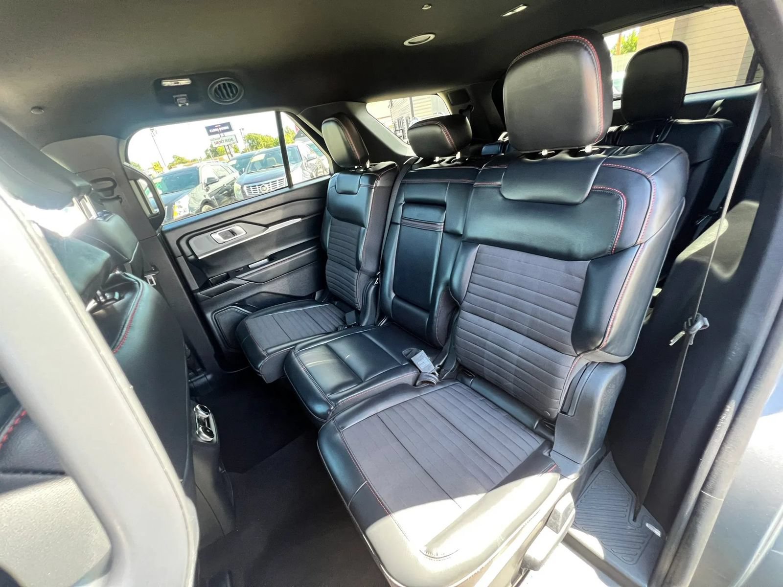 Used 2025 Ford Explorer ST-Line w/ ST-Line Street Pack AWD/4WD image 20