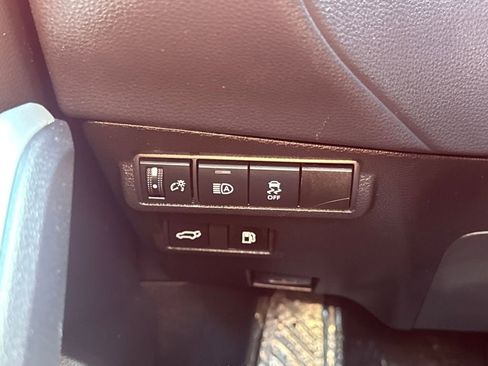 Used 2025 Toyota Corolla Cross AWD Hybrid image 32