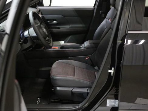 New 2026 Nissan Kicks SR w/ Interior Electronics Package AWD/4WD image 8
