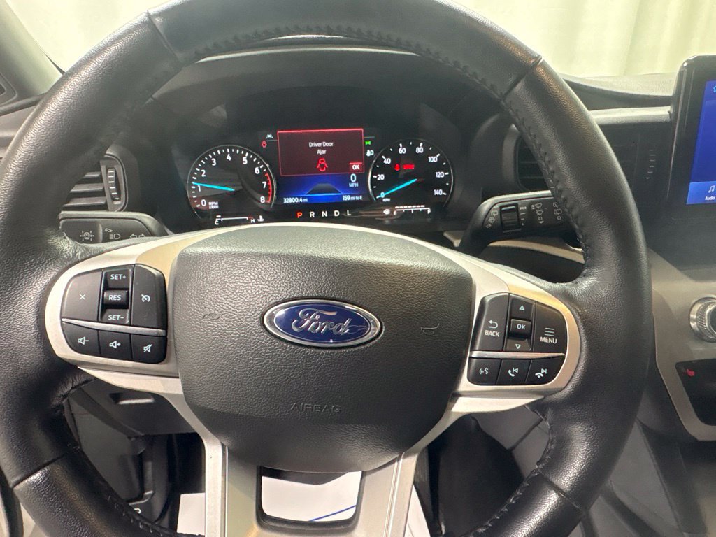 Used 2023 Ford Explorer XLT AWD/4WD image 28