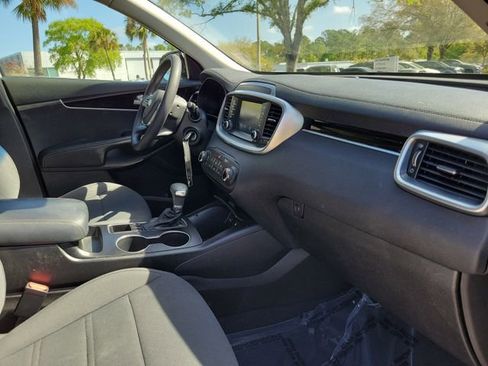 Used 2019 Kia Sorento LX image 31