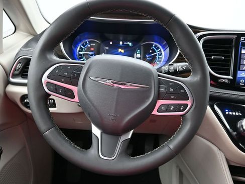 Used 2023 Chrysler Pacifica Limited FWD image 13