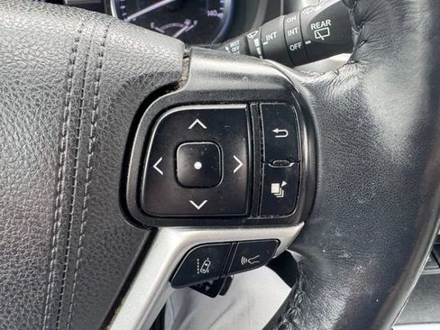 Used 2019 Toyota Highlander XLE AWD/4WD image 26