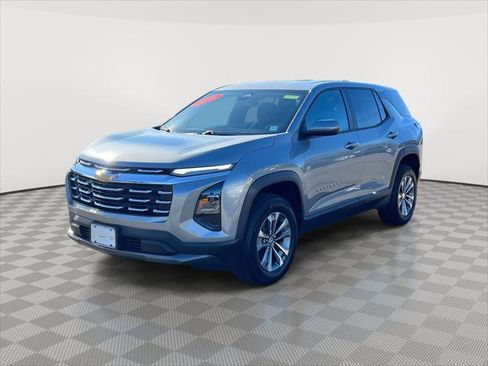 Used 2026 Chevrolet Equinox LT image 3