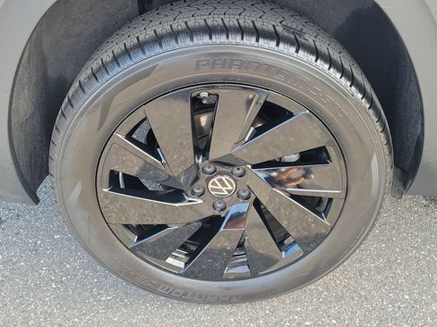 Certified 2024 Volkswagen Atlas SE FWD image 5