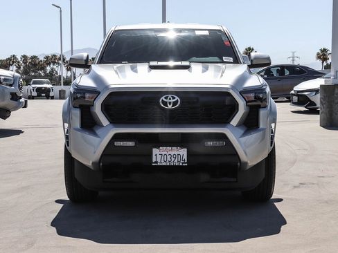 Certified 2025 Toyota Tacoma TRD Sport AWD/4WD image 2