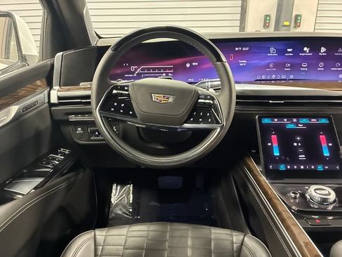 Certified 2025 Cadillac Escalade Sport Platinum AWD/4WD image 13