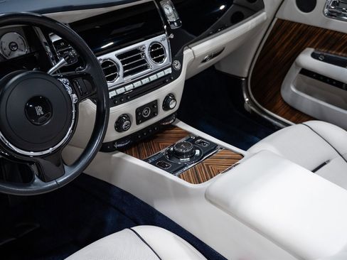 Used 2016 Rolls-Royce Dawn image 51