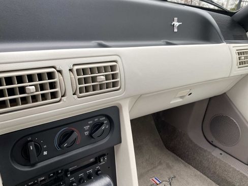Used 1990 Ford Mustang LX image 25