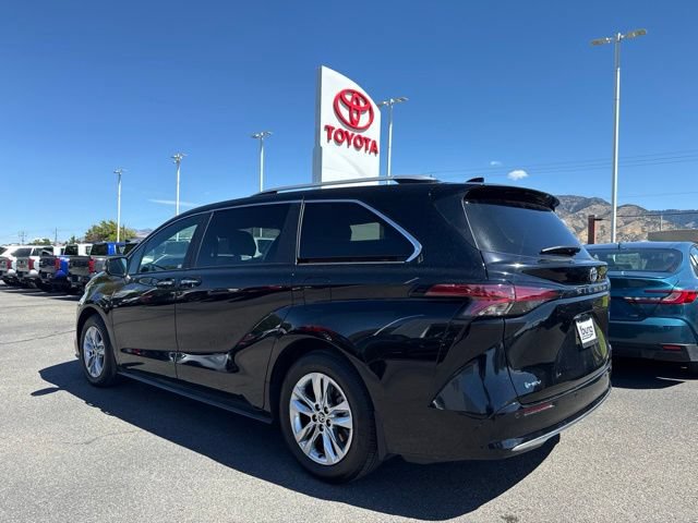 Used 2025 Toyota Sienna Limited FWD image 7