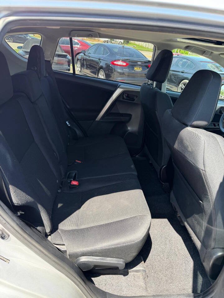 Used 2013 Toyota RAV4 XLE AWD/4WD image 32