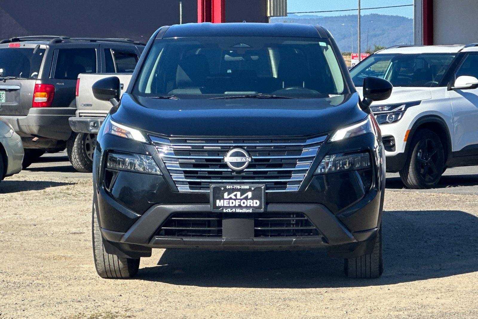 Used 2025 Nissan Rogue SV AWD/4WD image 10