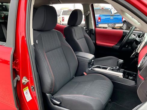 Used 2017 Toyota Tacoma SR5 image 9