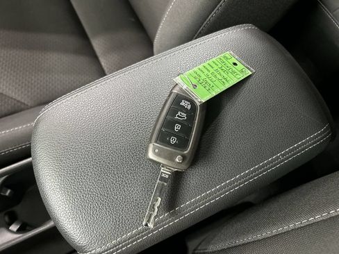 Used 2018 Hyundai Elantra GT FWD image 12
