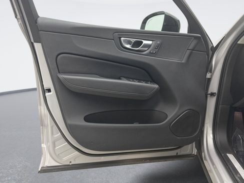 Used 2023 Volvo XC60 B5 Plus w/ Climate Package image 9