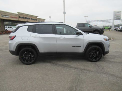 New 2026 Jeep Compass Altitude image 8