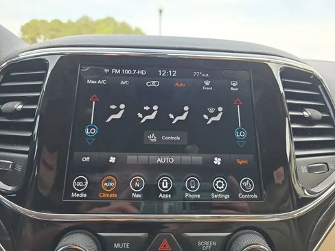 Used 2019 Jeep Grand Cherokee Limited image 27