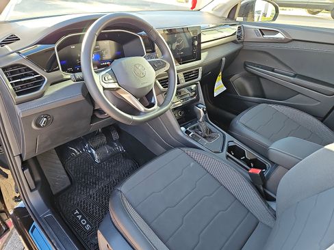 New 2026 Volkswagen Taos SE image 10