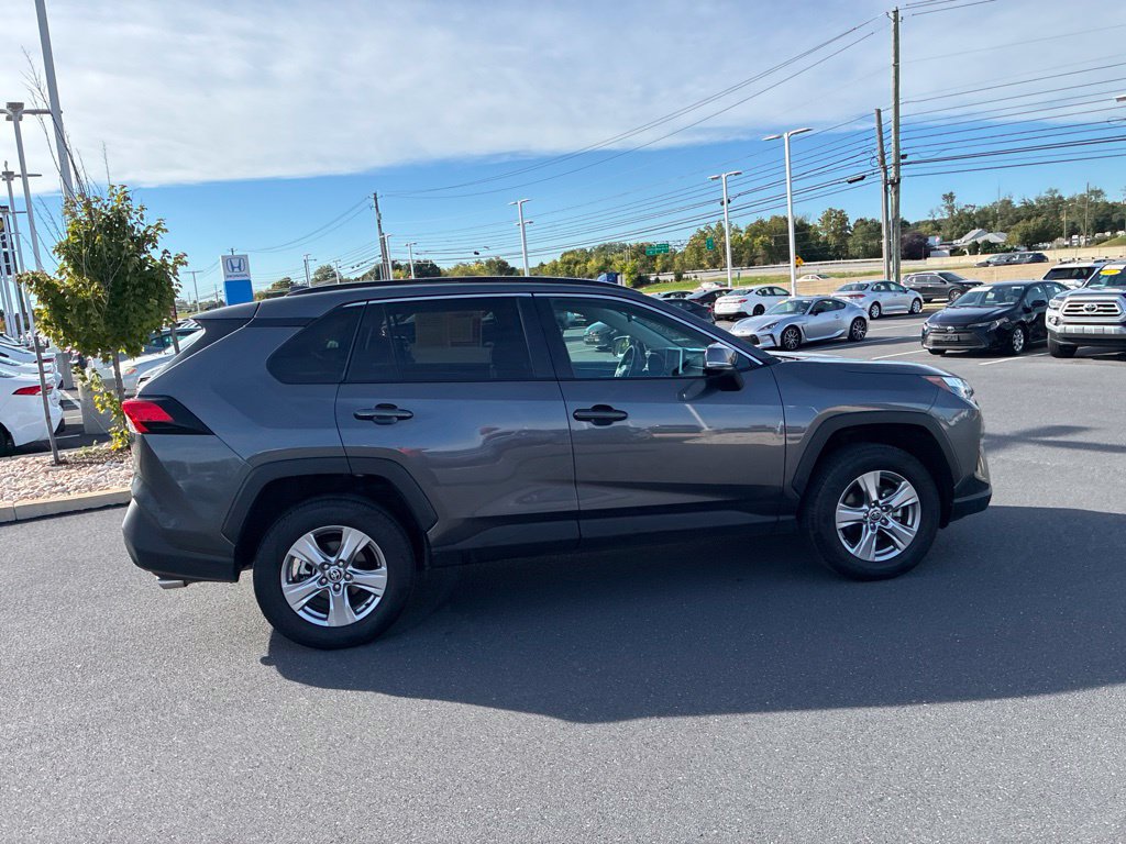 Used 2025 Toyota RAV4 XLE AWD/4WD image 6