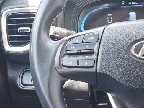 Used 2025 Hyundai Venue SEL FWD image 24